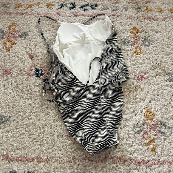 Everlane striped one piece swimsuit - Picture 5 of 7